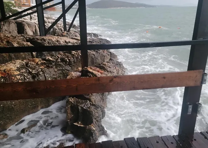 2F Saranda Apartment