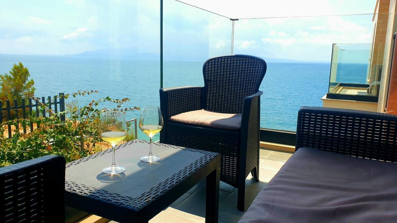 2f Apartment *