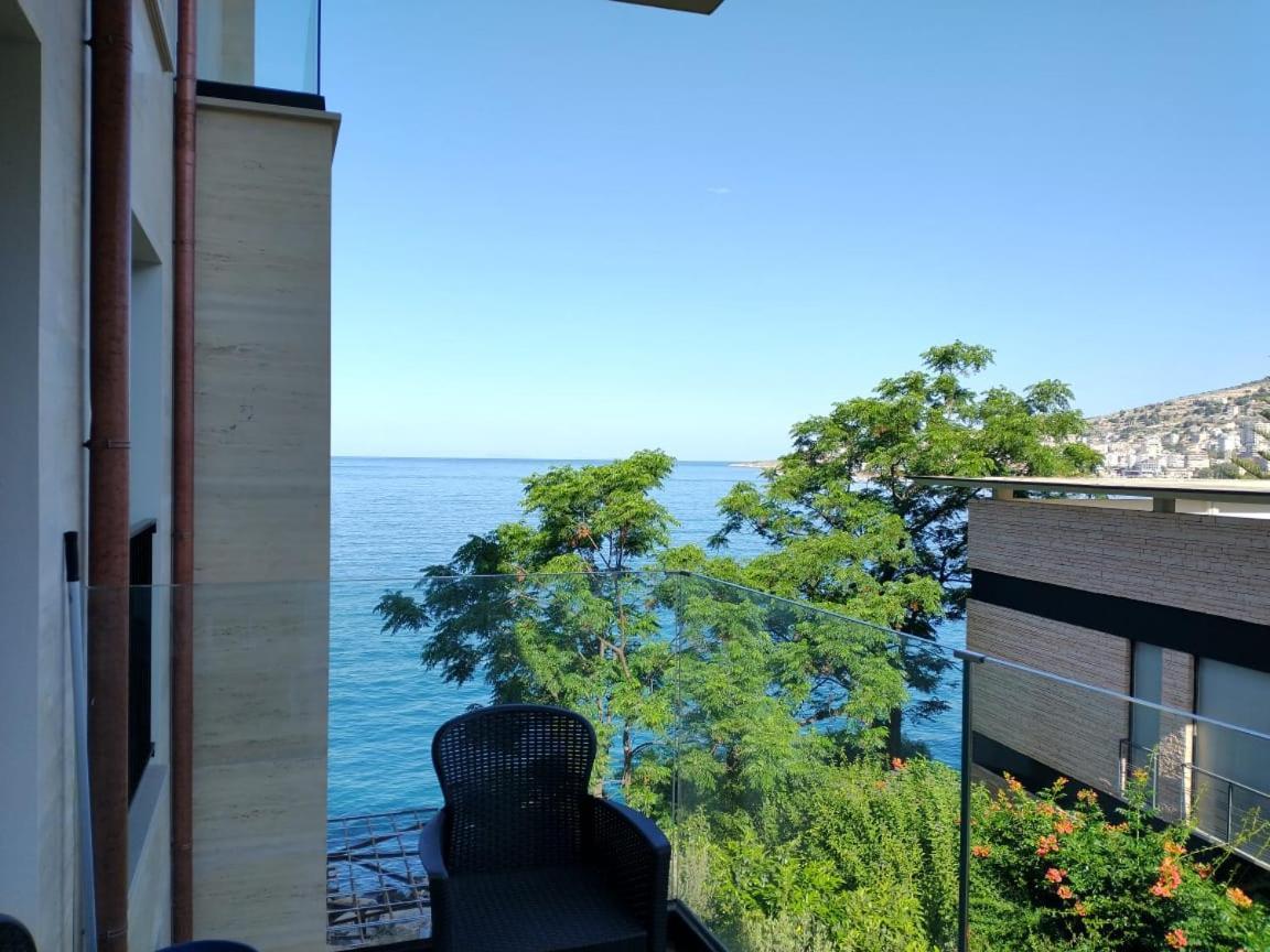 2f Apartment *