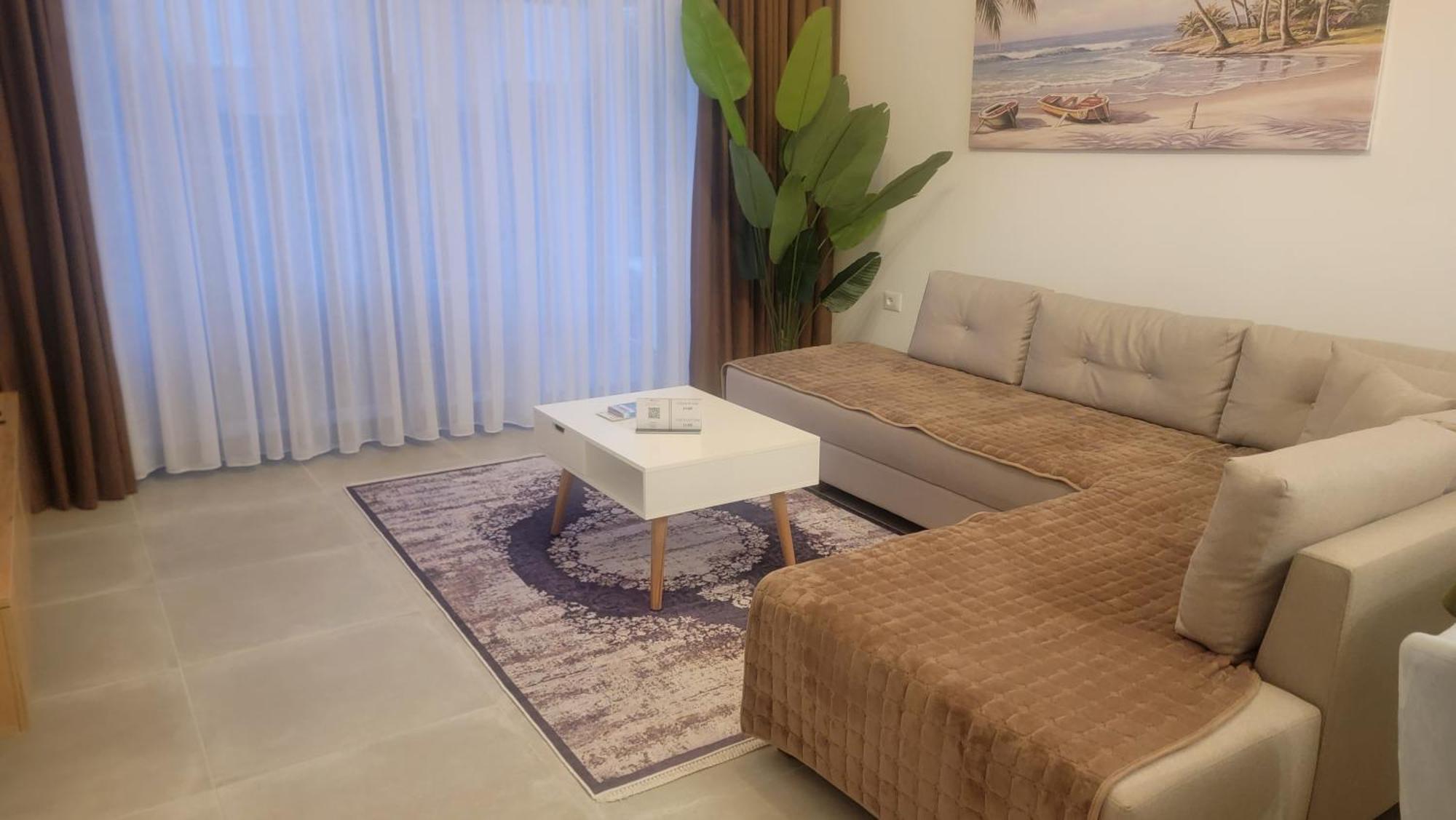 2f Apartment *