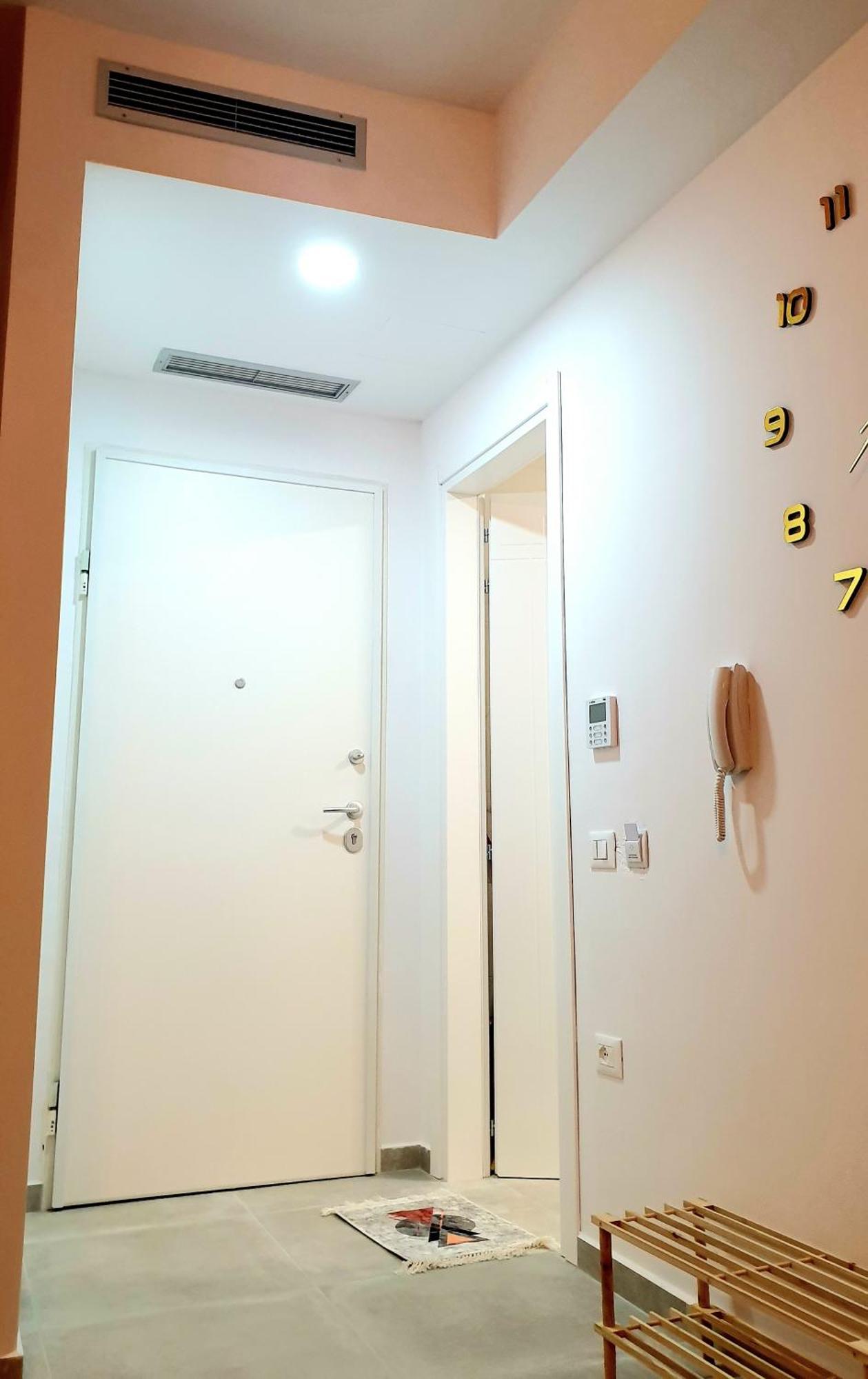Apartment 2f *